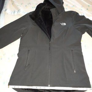 Women's North Face jacket in Black, L, rain resistant, plush lining, hooded